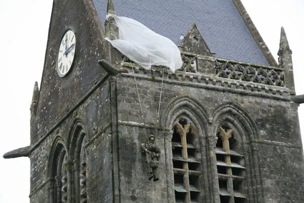 john-steele-paratrooper-5f0db7a7-4c7c-4ff3-b98f-c632a03b95d-resize-750