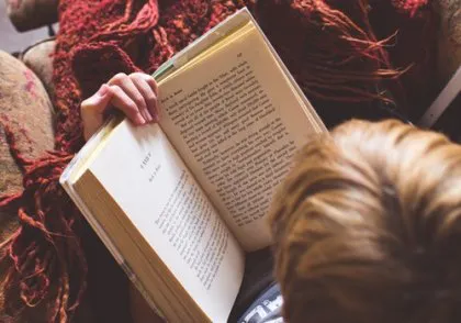 nino-leyendo-libro-420x294