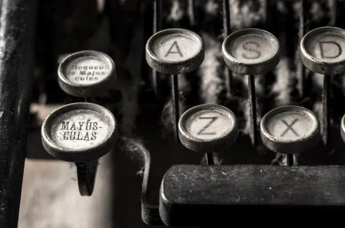 la RAE eliminó dos letras del abecedario-posdata-digital-press