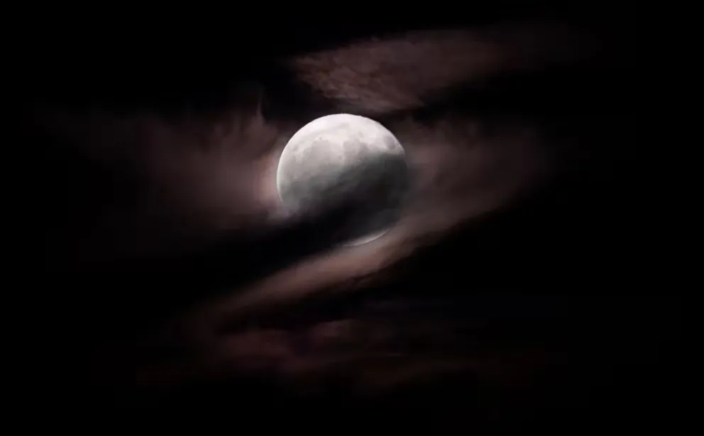 Luna de esturión-posdata-digital-press