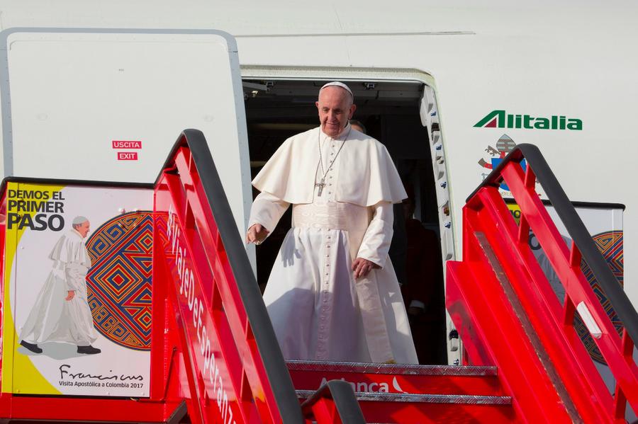 El Papa Francisco llegó a Colombia para iniciar una histórica Visita Apostólica.