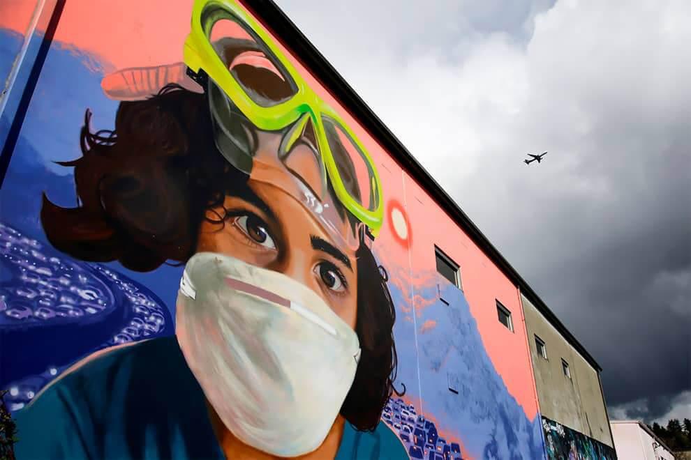 arte callejero sobre el Coronaviru