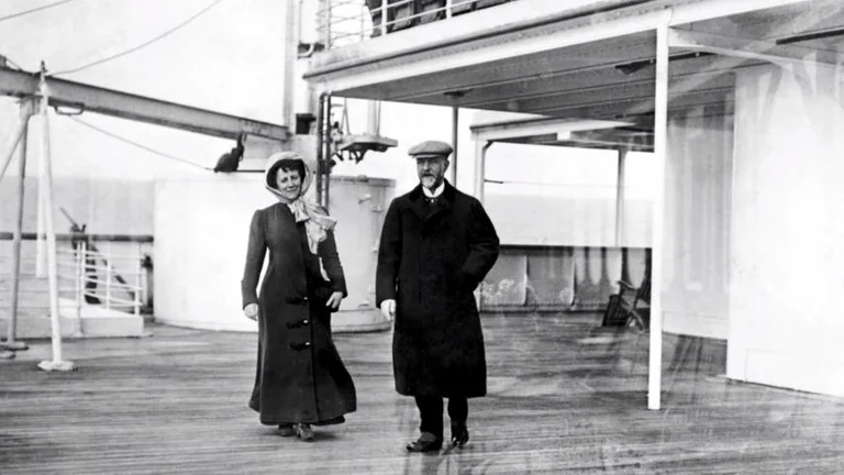 La historia del hombre que fotografió al Titanic y sobrevivió a la tragedia