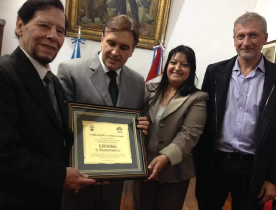 Reconocimiento a Aldo Monges